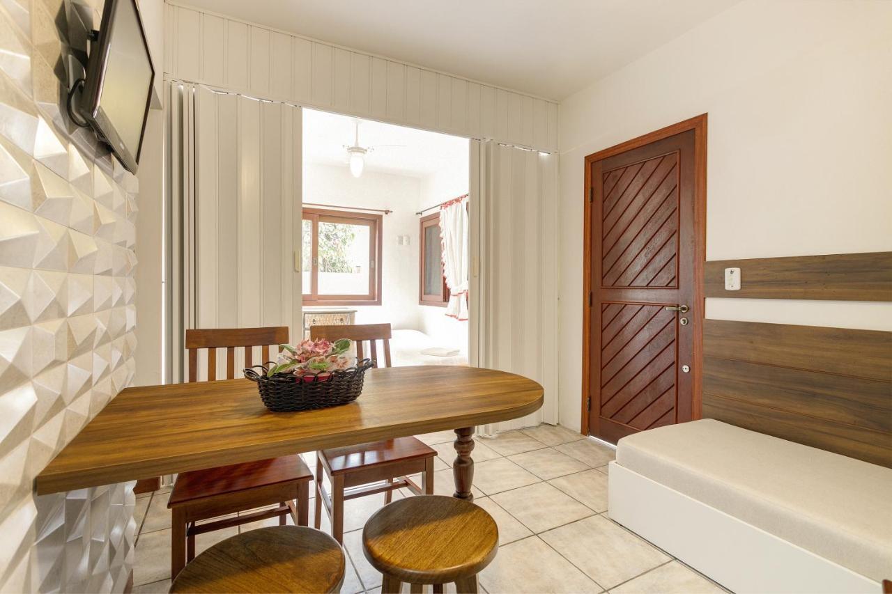 Family Room,1162105761:JPEG